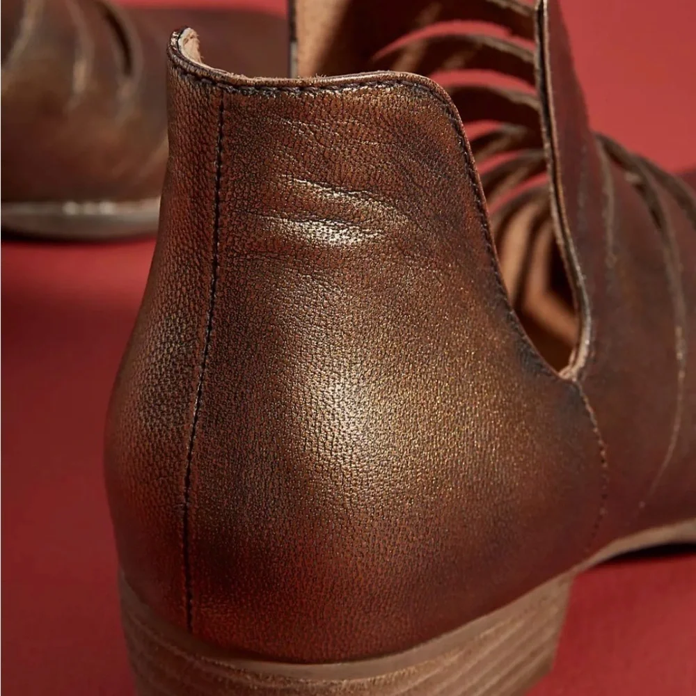 🌸Seychelles Iceburg Cutout Ankle Boots